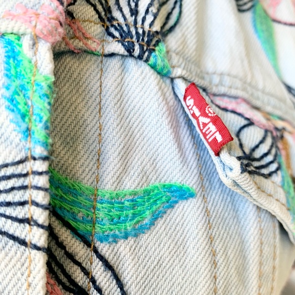 LEVI'S Premium Denim Cropped Bloom Sleeveless Vest - Picture 5 of 7